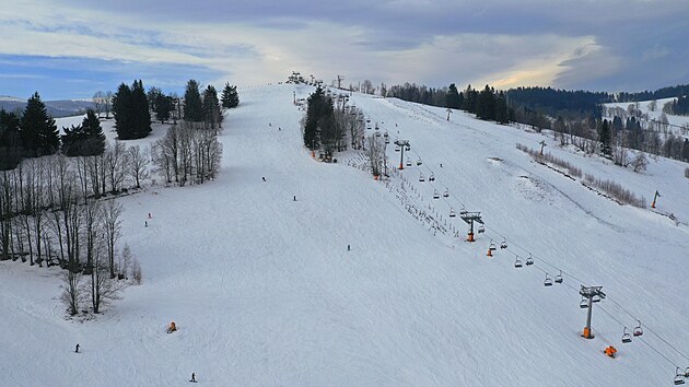 Pohodový Ski areál Kunčice ocení také rodiny s dětmi.