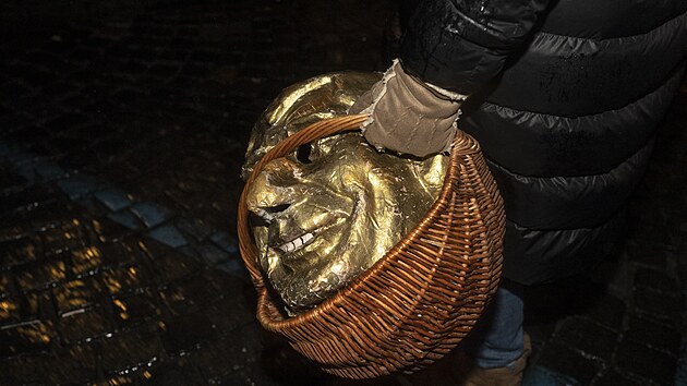 Louen s prezidentem zavrilo zaplen Zemany a jej vhozen do Vltavy. (8. bezna 2023)