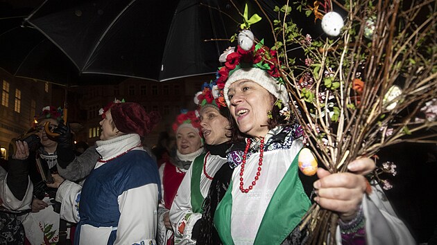 Louen s prezidentem zavrilo zaplen Zemany a jej vhozen do Vltavy. (8. bezna 2023)