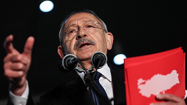 Předseda turecké Republikánské lidové strany (CHP) Kemal Kiliçdaroglu (6....