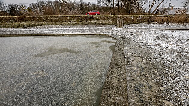 V roce 2023 opraví poničenou hráz rybníku Broumar u Opočna.