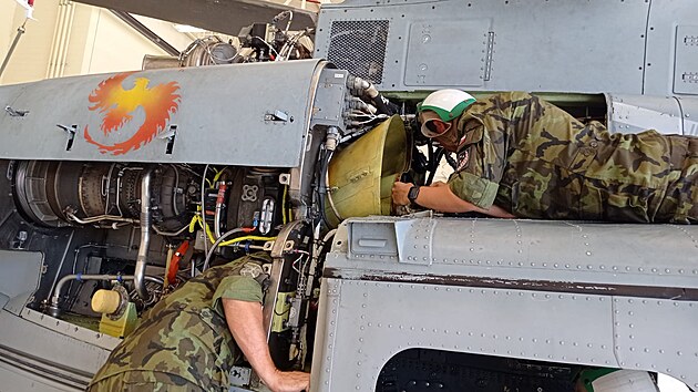 Výcvik českých armádních pilotů na nových amerických vrtulnících v USA.