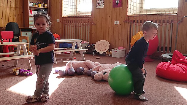 Spolek F Point s�dl�c� v Ukrajinsk�m dom� poskytuje pomoc hlavn� ukrajinsk�m matk�m s d�tmi. Pro ty nejmen�� je ur�ena d�tsk� herni�ka.