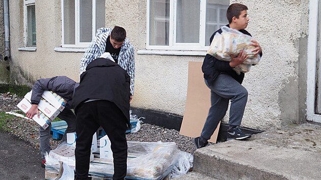 Spolek Pes hranice organizuje spolu s Hnutm Duha humanitrn pomoc pro Koloavu v Zakarpatsk Rusi na Ukrajin.