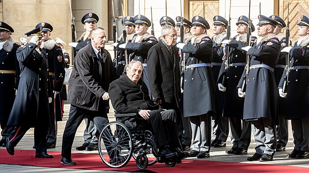 Prezident Milo Zeman pijal na Praskm hrad rakouskou hlavu sttu Alexandra Van der Bellena s chot. (2. bezna 2023)