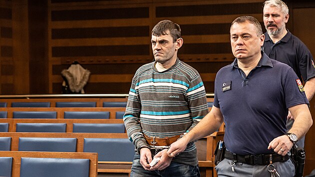 Ivan K. u Krajsk�ho soudu v Hradci Kr�lov� �el� ob�alob�, �e se pokusil zavra�dit b�valou partnerku. (8. b�ezna 2023)