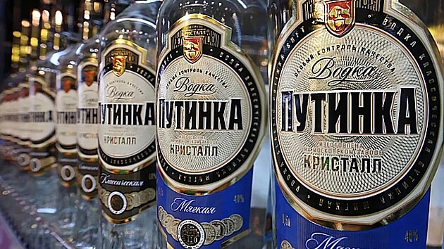 Vodka Putinka v letech v letech 2004 a 2019 ruskmu prezidentovy vydlala tm 11 miliard korun. (1. bezna 2023)