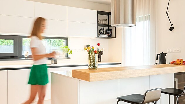 Kdy� se va�� n�co aromatick�ho, pach se vyv�tr� d�ky vzduchotechnice v ��du minut.