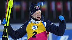 Johannes Bö oslavuje triumf ve sprintu SP v Novém Mst na Morav.