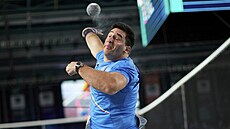 Italský koula� Leonardo Fabbri b�hem kvalifikace na HME v atletice v Istanbulu.
