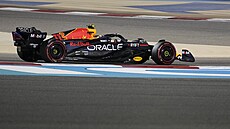 Pilot Red Bullu Sergio Pérez bhem kvalifikace na úvodní závod nové sezony F1 v...