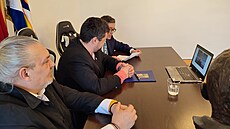 Starosta pra�ských �eporyjí Pavel Novotný (ODS) a mluv�í prezidenta Ji�í...