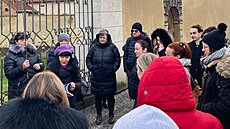 Turisté p�ed Pra�ským hradem v den inaugurace nov� zvoleného prezidenta Petra...