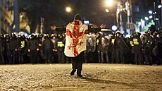 Desetitisíce lidí se ve středu sešly před budovou parlamentu v gruzínském... | na serveru Lidovky.cz | aktuální zprávy