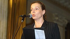 Bývalá ministryn� �kolství Petra Buzková na fotce z roku 2003
