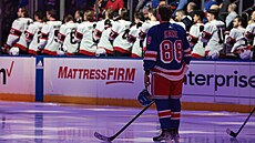 Patrick Kane krátce před premiérou v dresu New York Rangers. | na serveru Lidovky.cz | aktuální zprávy