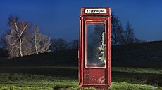 Dodnes zachovaná telefonní budka typu K8 ve Swindonu v hrabství Wiltshire. Z...
