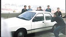 Roztla�ování stávkujícího vozu Depeche Mode