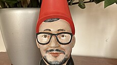 Ji�í Ov�á�ek dra�í p�edm�ty ze své kancelá�e. (2. b�ezna 2023)