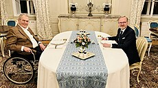 Premiér Petr Fiala se na zámku v Lánech loučí oficiálně s končícím prezidentem...