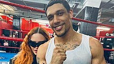 Madonna a o 35 let mladí boxer Josh Popper, který trénuje zpvaina...