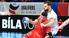 �eský házenká� Vojt�ch Patzel (vlevo) a Teitur Örn Einarsson z Islandu