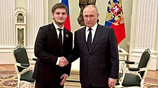 Ruský prezident Vladimir Putin a Akhmat Kadyrov, syn eenského vdce Ramzana...