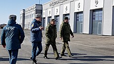 Ruský ministr obrany Sergej ojgu navtívil ukrajinský, avak Rusy dobytý...