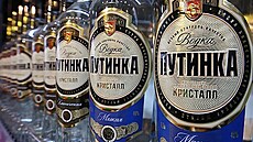 Vodka Putinka v letech v letech 2004 až 2019 ruskému prezidentovy vydělala...