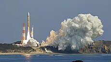 Nová japonská raketa H3 po startu z kosmodromu Tanegaima.
