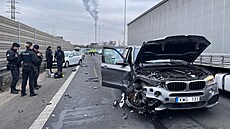 Řidič ve Štěrboholech ujížděl policistům, honička skončila nehodou. (4. března...