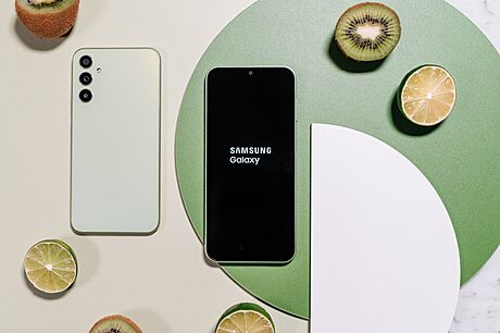 Samsung uvedl nové Galaxy A34 a A54. Pekvapí fotoaparátem i výdrí