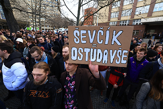 Demonstrace student VE za odstoupení dkana evíka. (15. bezna 2023)