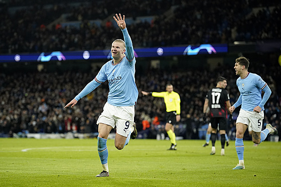 Erling Haaland oslavuje svj tvrtý gól v utkání proti Lipsku.