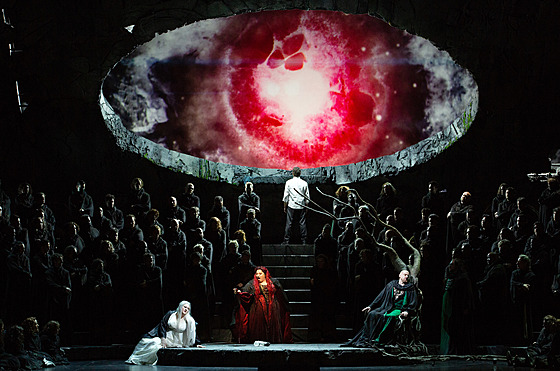 Scéna z Wagnerova Lohengrina v newyorské Metropolitní opeře