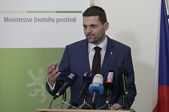 Ministr životního prostředí Petr Hladík.