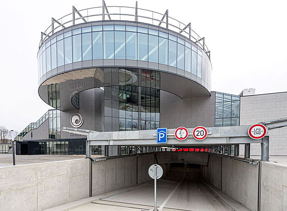 Jedním z míst s novým systémem se stane parkovit pod budovou Ostravské univerzity na erné louce v centru msta.