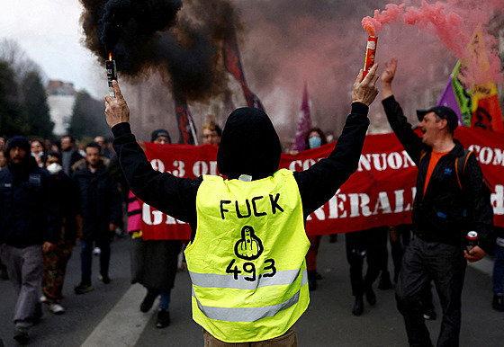 Francouzi znovu protestovali proti dchodové reform. Snímek pochází z Nantes....