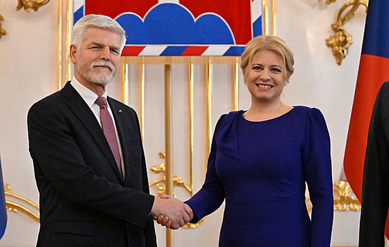 Prezident Petr Pavel je na své první zahraniní cest. Setkal se s prezidentkou...