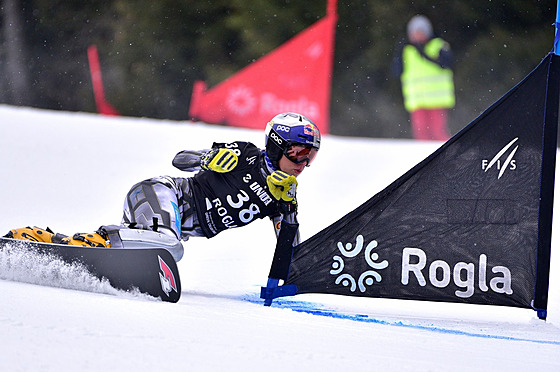 NÁVRAT. Ester Ledecká b�hem kvalifikace Sv�tového poháru ve slovinské Rogle.