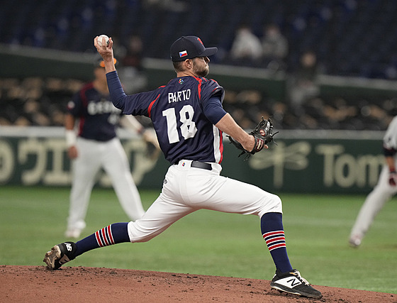 Nadhazova Jeff Barto v akci proti Koreji na turnaji World Baseball Classic.