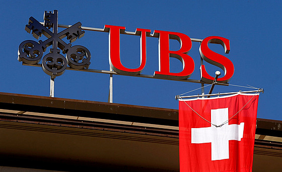 Logo vcarsk banky UBS v Curychu (24. dubna 2017
