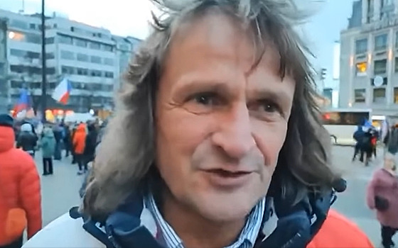 Dkan VE Miroslav evík na protivládní demonstraci na Václavském námstí v...