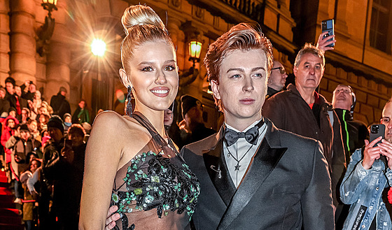 Natálie Jirásková a Adam Miík na udílení cen eský lev (Praha, 4. bezna 2023)