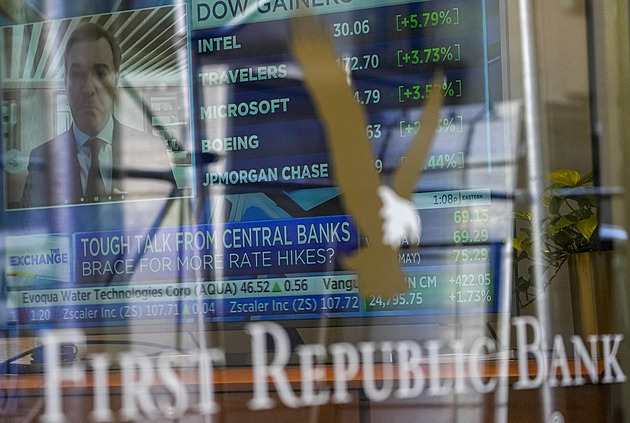 Nevídaná situace v USA. Přední banky pomohly konkurentovi před bankrotem