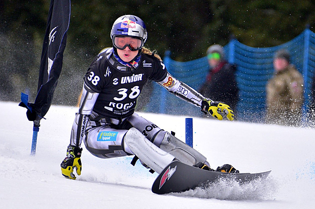 Snowboardistka Ledecká vyhrála o setinu sekundy i druhý slalom v Pamporovu