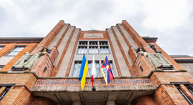 Česko si připomíná výročí povstání v Tibetu, vlajky vyvěsily školy i radnice