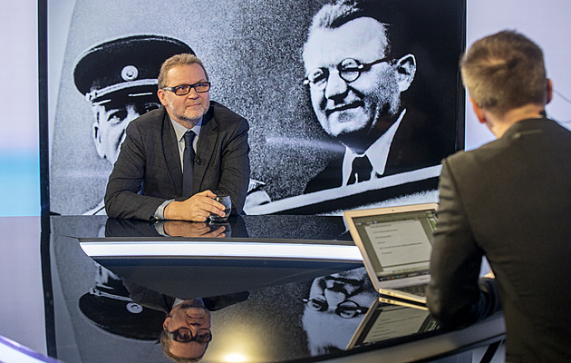 Gottwalda pitvali a balzamovali přímo ve Španělském sále na Hradě, říká historik