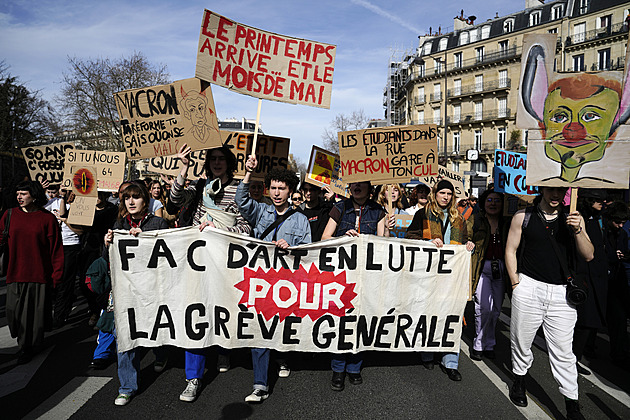Davům i poslancům navzdory. Francouzská vláda přijme reformu důchodů bez hlasování