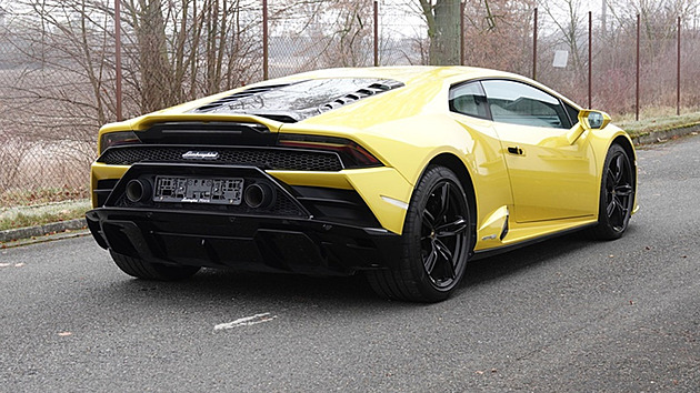 Autofotka týdne: Stát prodává lamborghini. Zabavený supersport nabízí lacino